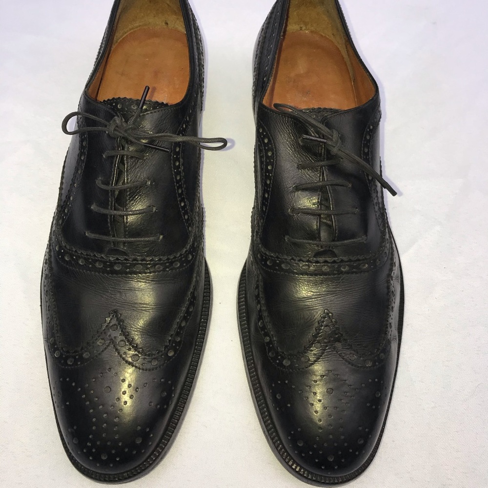 Salvatore Ferragamo Black Wing-Tip Size 9